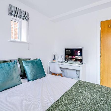 ميدينهيد Entire House Sleeps 8 Near The River Thames المظهر الخارجي الصورة