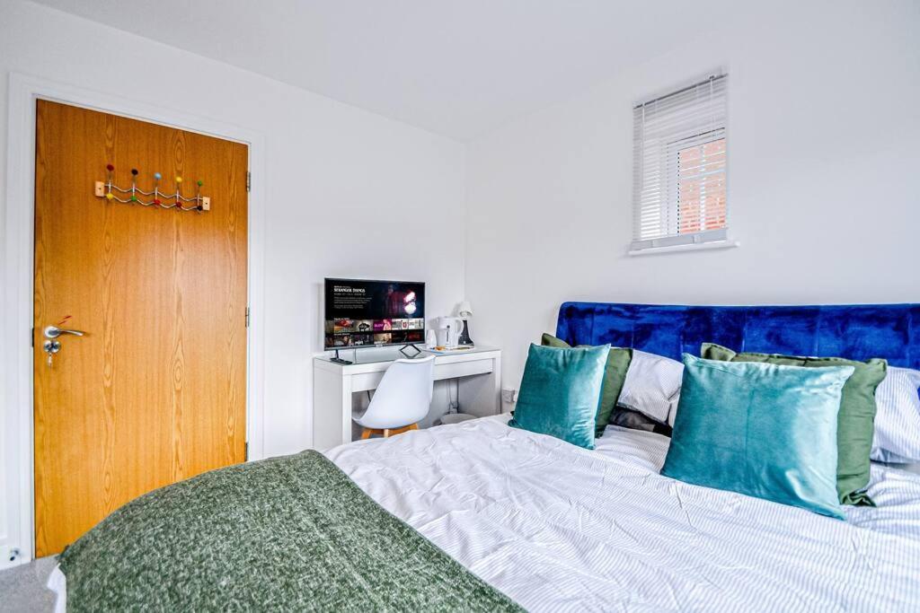 ميدينهيد Entire House Sleeps 8 Near The River Thames المظهر الخارجي الصورة