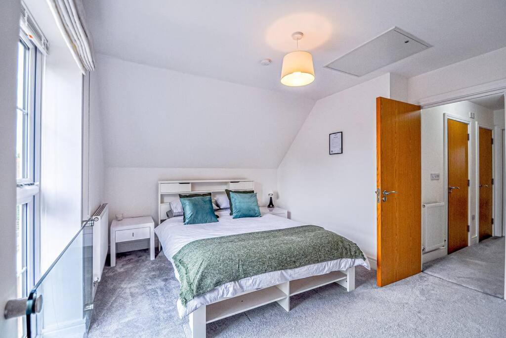 ميدينهيد Entire House Sleeps 8 Near The River Thames المظهر الخارجي الصورة