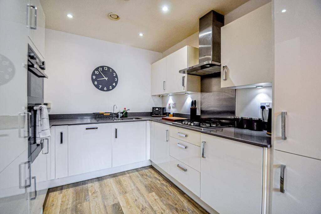 ميدينهيد Entire House Sleeps 8 Near The River Thames المظهر الخارجي الصورة