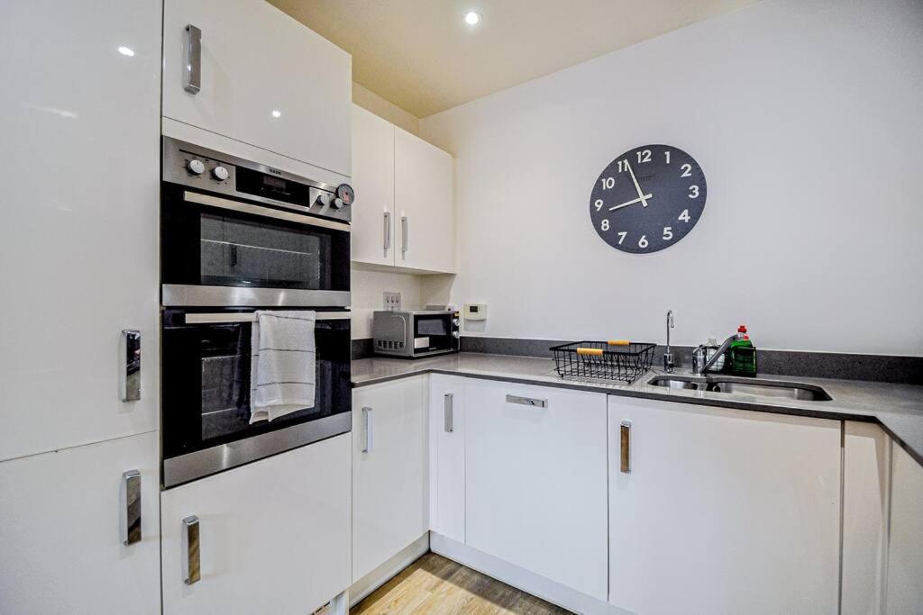 ميدينهيد Entire House Sleeps 8 Near The River Thames المظهر الخارجي الصورة