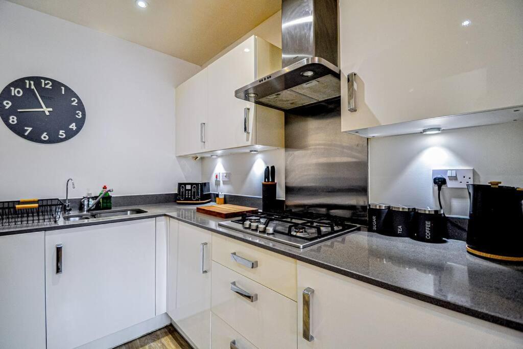 ميدينهيد Entire House Sleeps 8 Near The River Thames المظهر الخارجي الصورة