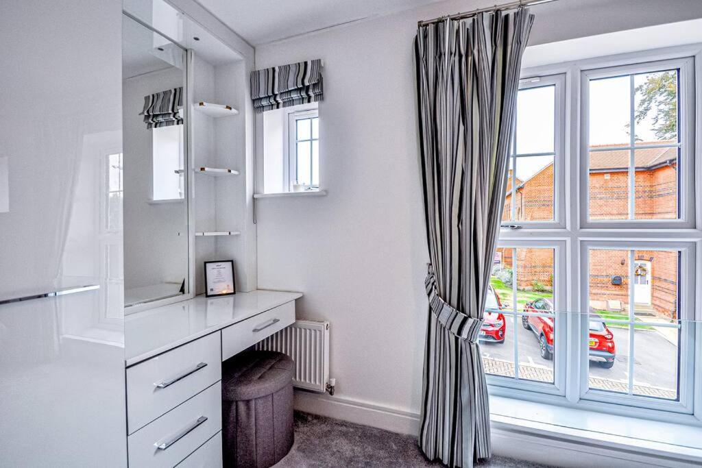 ميدينهيد Entire House Sleeps 8 Near The River Thames المظهر الخارجي الصورة