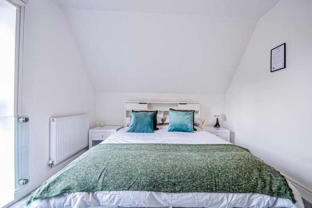 ميدينهيد Entire House Sleeps 8 Near The River Thames المظهر الخارجي الصورة