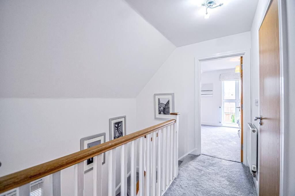 ميدينهيد Entire House Sleeps 8 Near The River Thames المظهر الخارجي الصورة