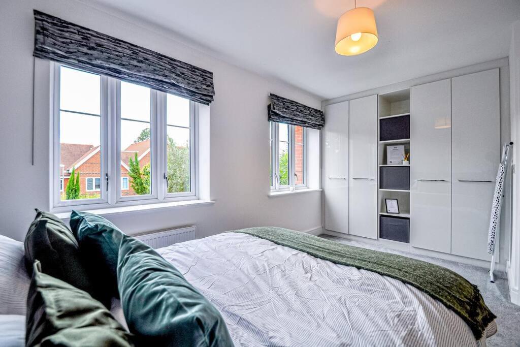 ميدينهيد Entire House Sleeps 8 Near The River Thames المظهر الخارجي الصورة