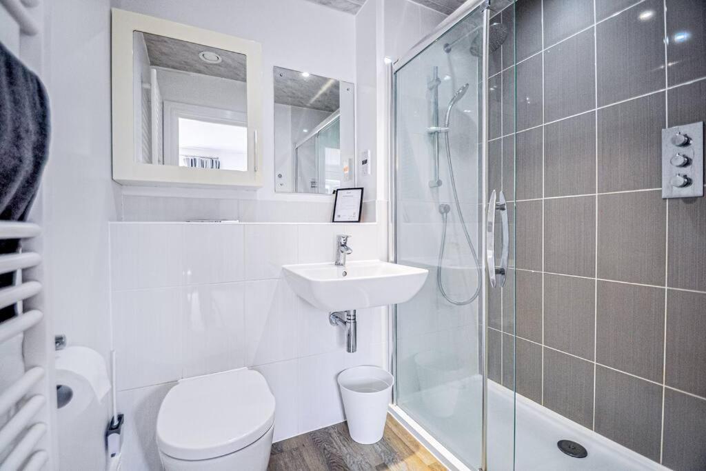 ميدينهيد Entire House Sleeps 8 Near The River Thames المظهر الخارجي الصورة