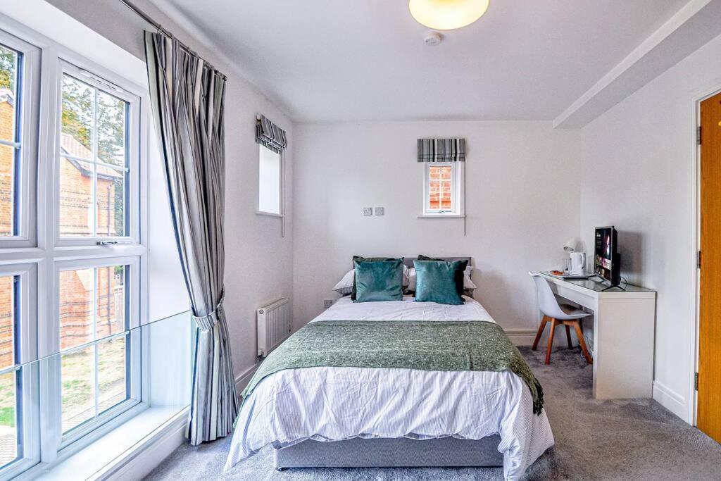 ميدينهيد Entire House Sleeps 8 Near The River Thames المظهر الخارجي الصورة