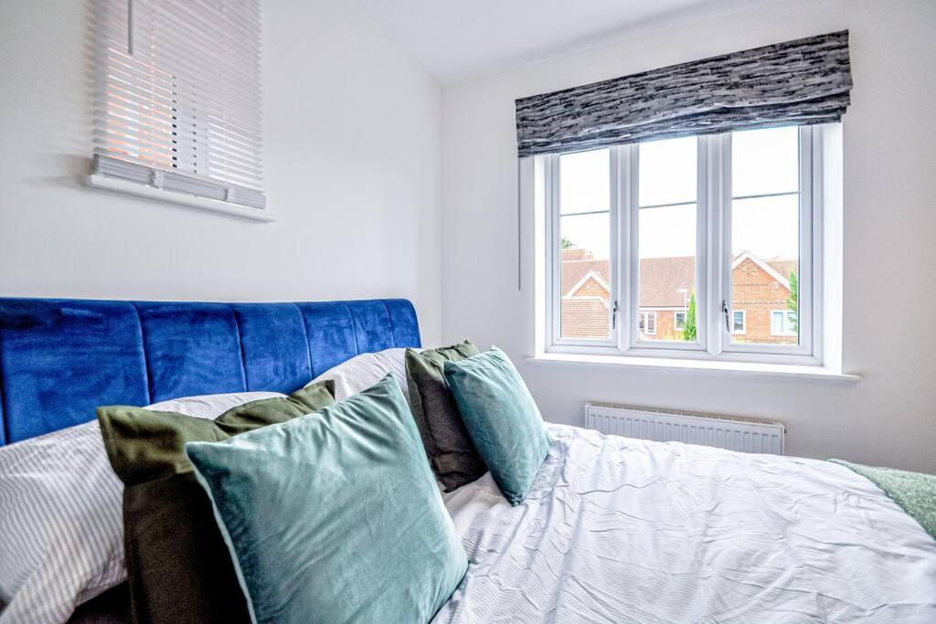 ميدينهيد Entire House Sleeps 8 Near The River Thames المظهر الخارجي الصورة