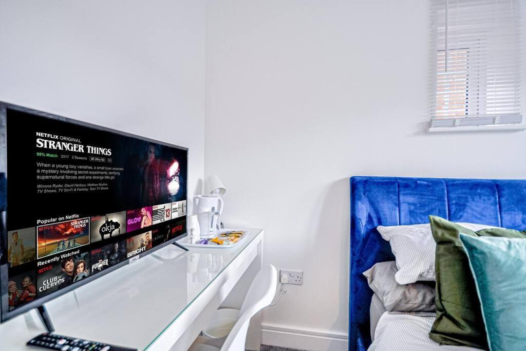ميدينهيد Entire House Sleeps 8 Near The River Thames المظهر الخارجي الصورة