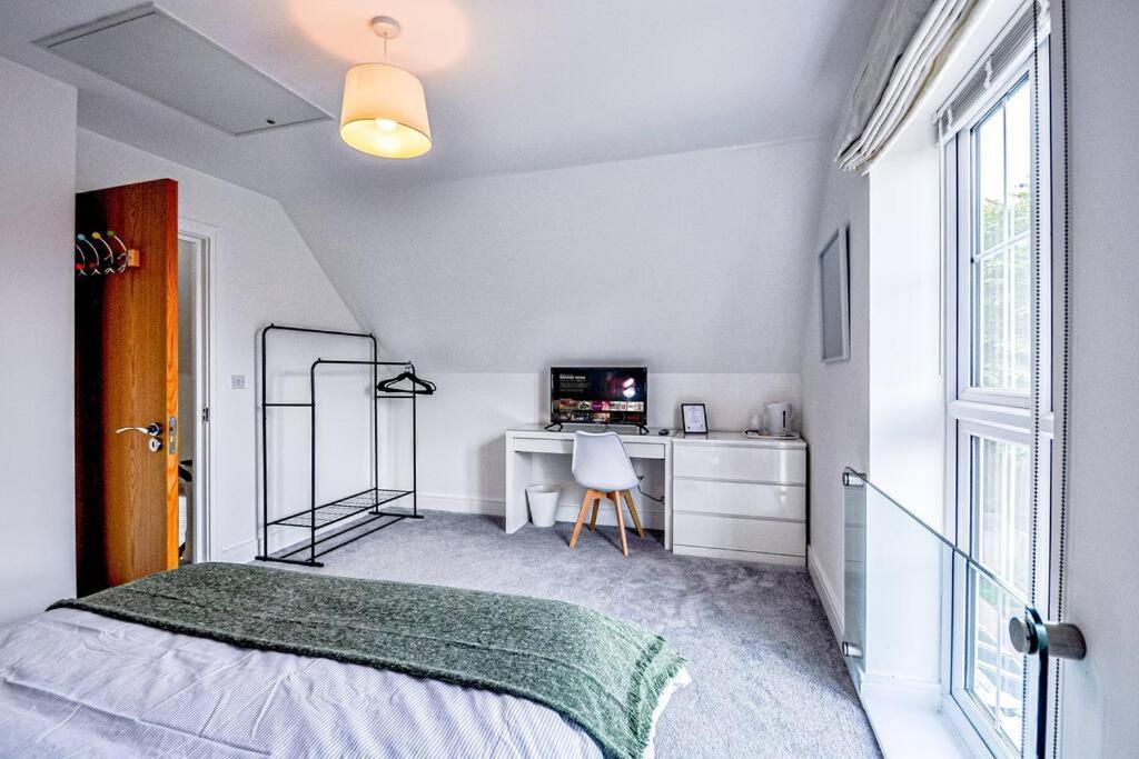 ميدينهيد Entire House Sleeps 8 Near The River Thames المظهر الخارجي الصورة