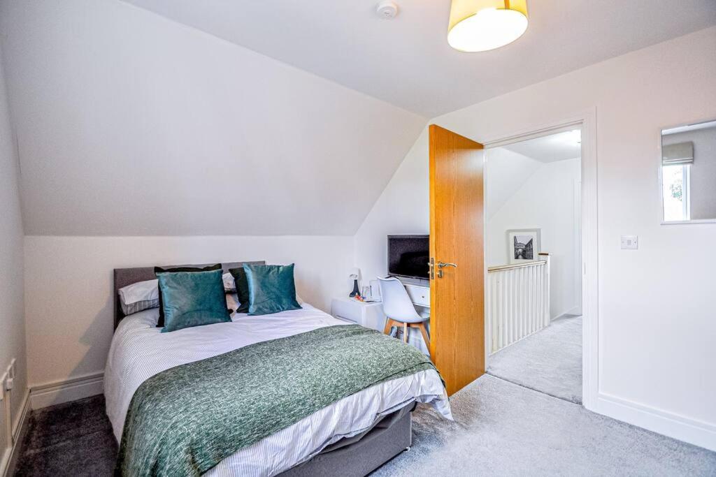ميدينهيد Entire House Sleeps 8 Near The River Thames المظهر الخارجي الصورة