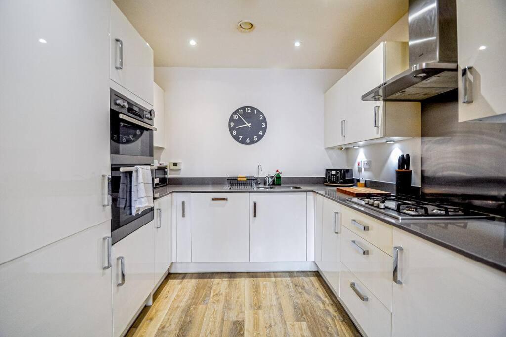 ميدينهيد Entire House Sleeps 8 Near The River Thames المظهر الخارجي الصورة