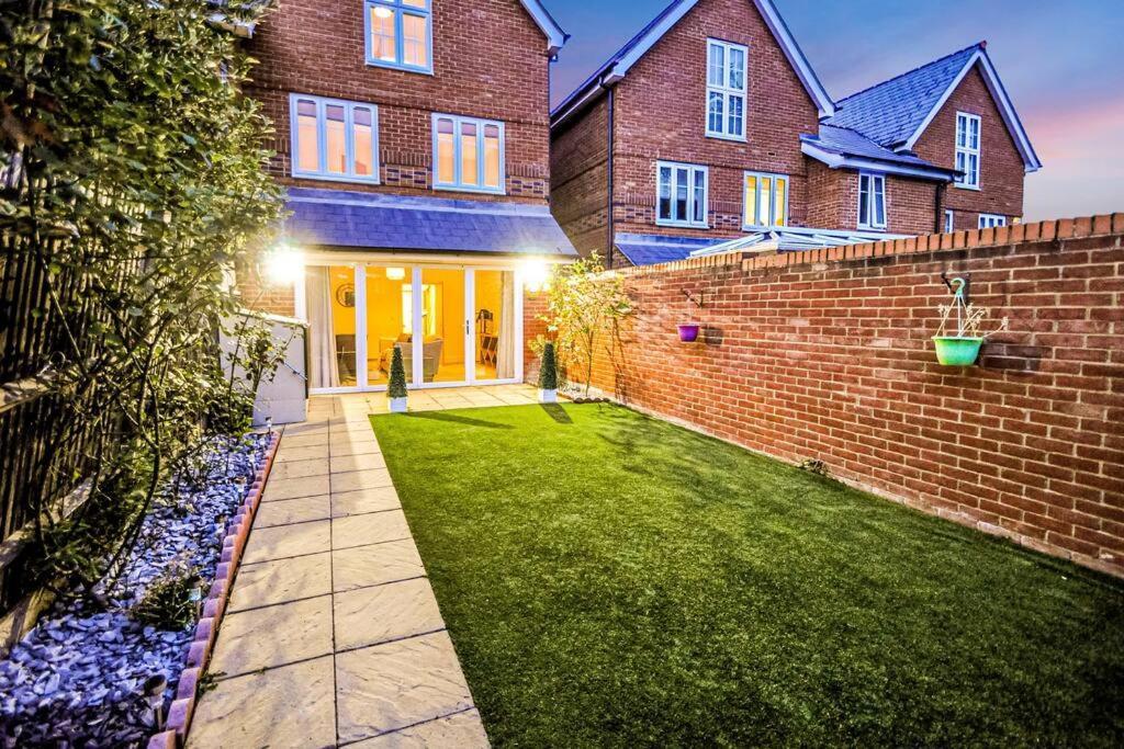 ميدينهيد Entire House Sleeps 8 Near The River Thames المظهر الخارجي الصورة