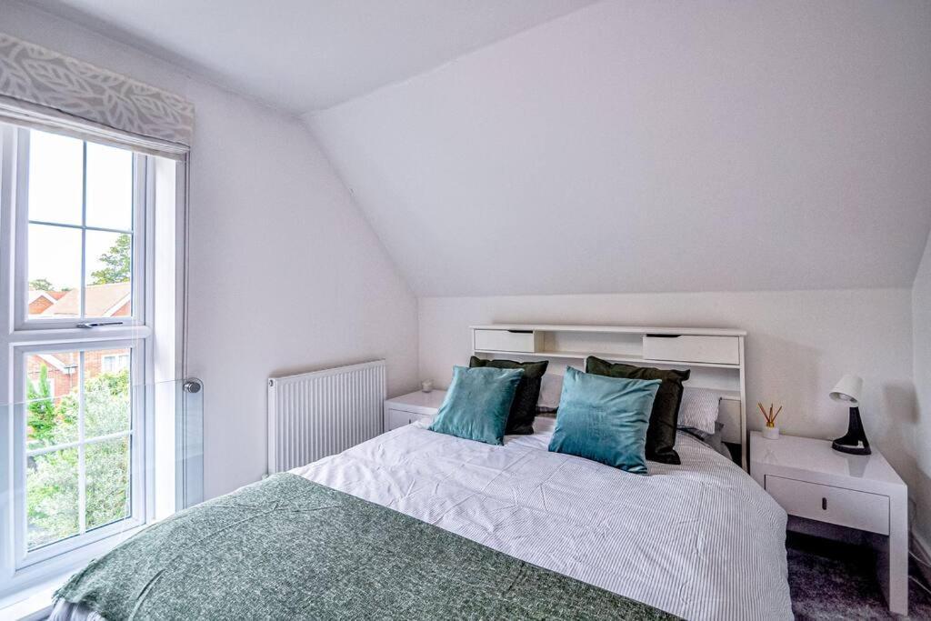 ميدينهيد Entire House Sleeps 8 Near The River Thames المظهر الخارجي الصورة