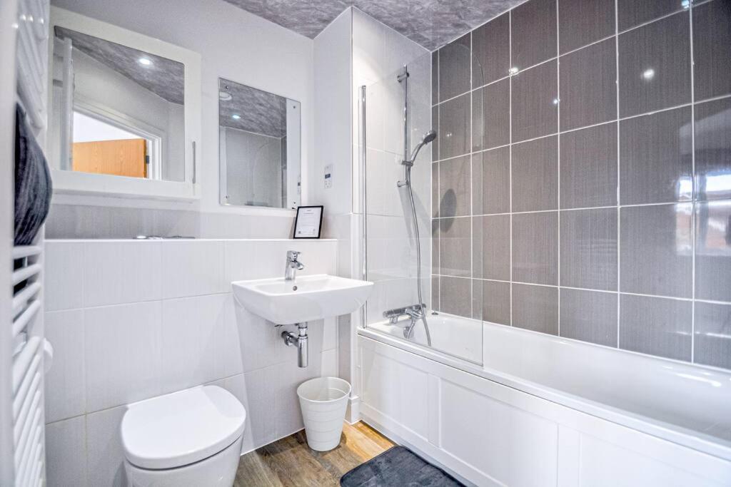ميدينهيد Entire House Sleeps 8 Near The River Thames المظهر الخارجي الصورة
