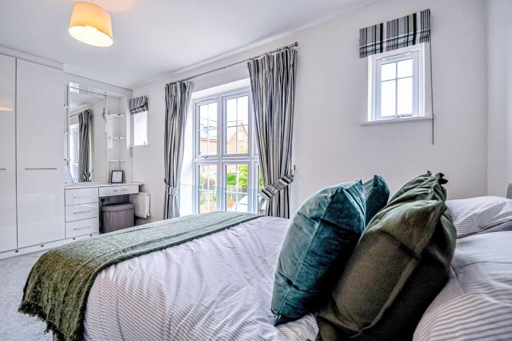 ميدينهيد Entire House Sleeps 8 Near The River Thames المظهر الخارجي الصورة