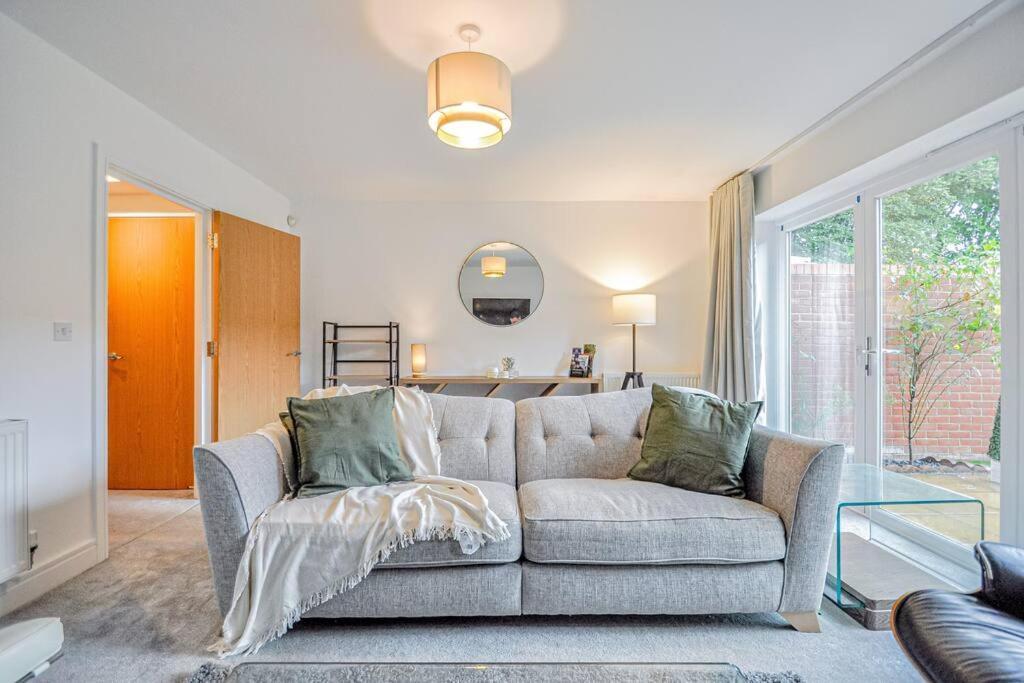 ميدينهيد Entire House Sleeps 8 Near The River Thames المظهر الخارجي الصورة