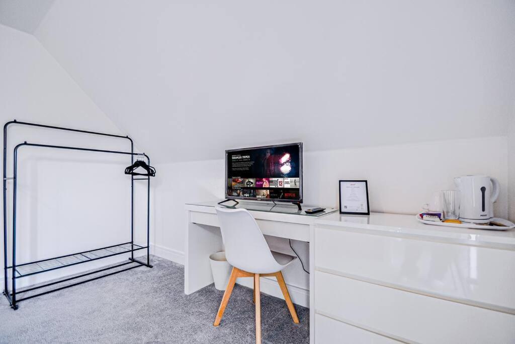 ميدينهيد Entire House Sleeps 8 Near The River Thames المظهر الخارجي الصورة