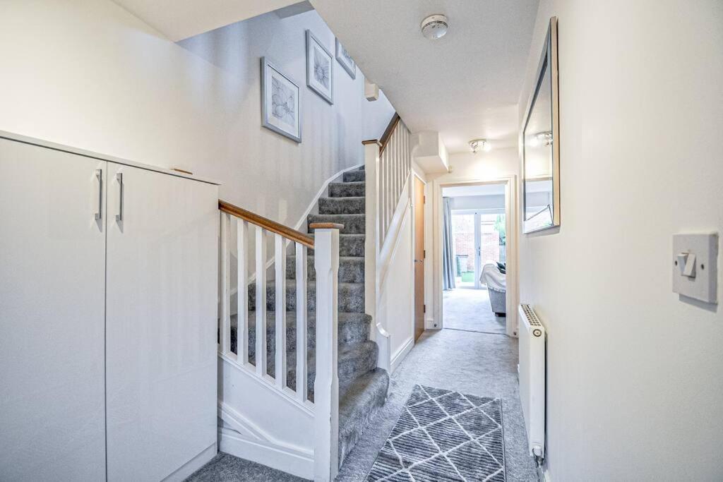 ميدينهيد Entire House Sleeps 8 Near The River Thames المظهر الخارجي الصورة
