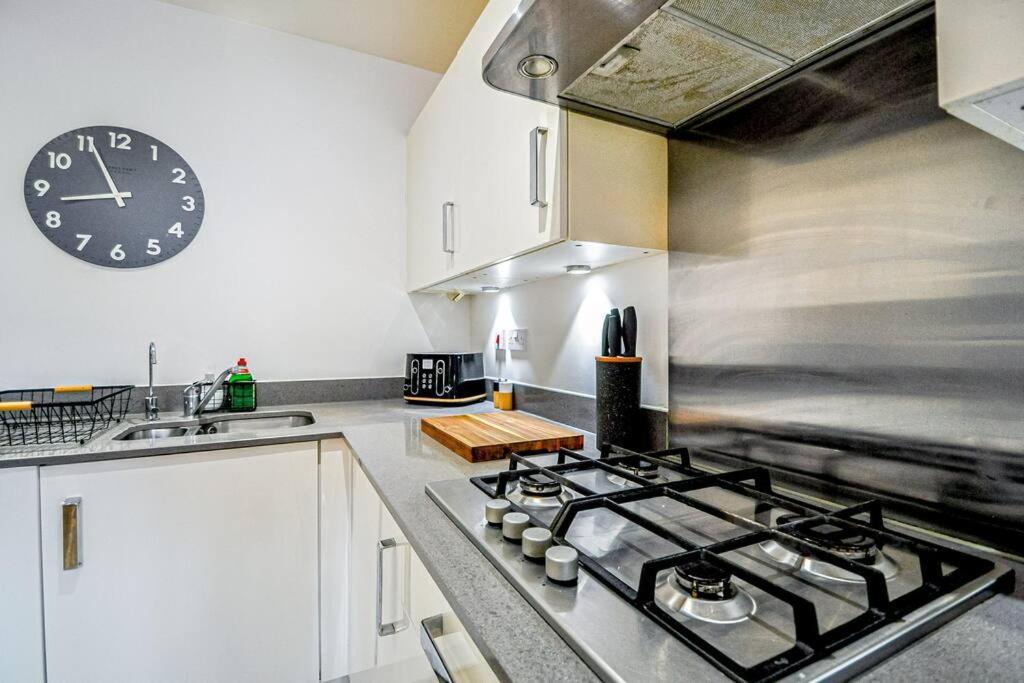 ميدينهيد Entire House Sleeps 8 Near The River Thames المظهر الخارجي الصورة
